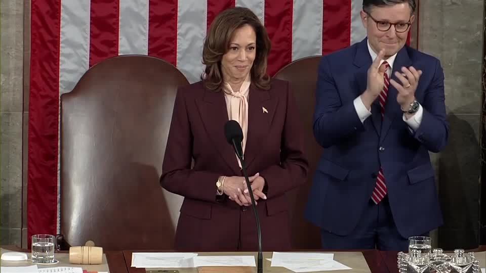 ハリス副大統領がかつてのライバルの当選を宣言 米議会、トランプ氏の勝利を正式認定 混乱なし（字幕・7日） | ロイター