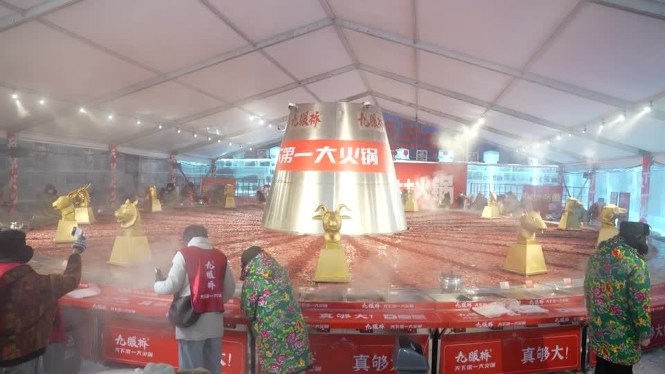 巨大火鍋で冷えた体を「解凍」、ハルビン氷祭り（字幕・7日） | Reuters