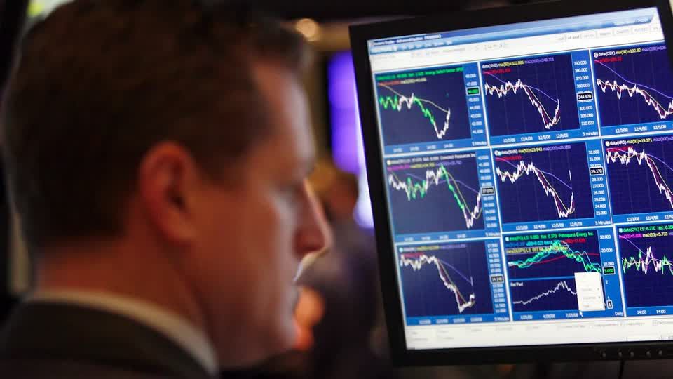 Wall Street ends lower as blowout job data stokes inflation fears | Reuters