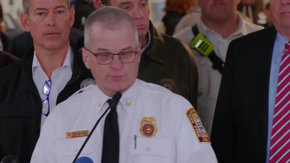 DC fire chief says likely 'no survivors' of plane crash