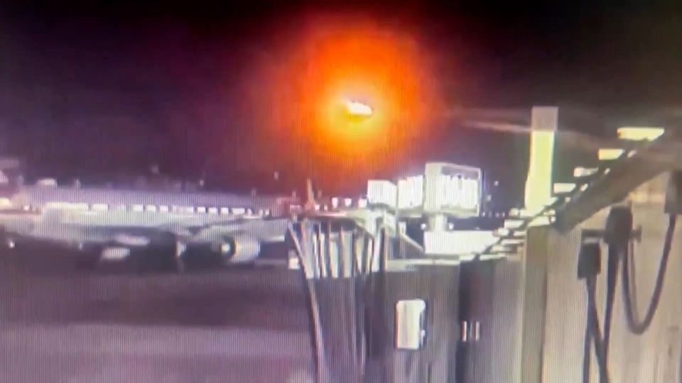 米旅客機空中衝突事故、生存者なしか トランプ氏は前政権を非難