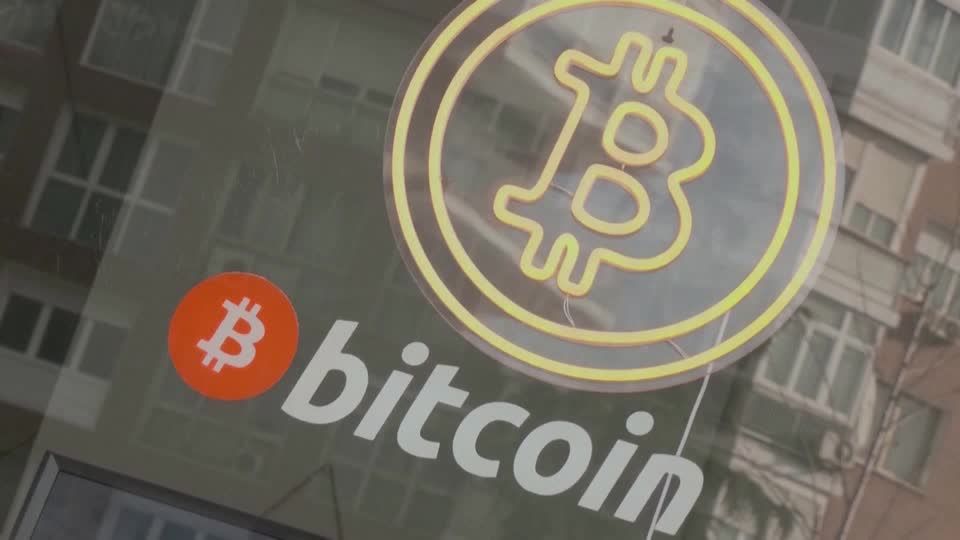 Bitcoin drops to 3-week low as Trump tariffs rattle markets | Reuters