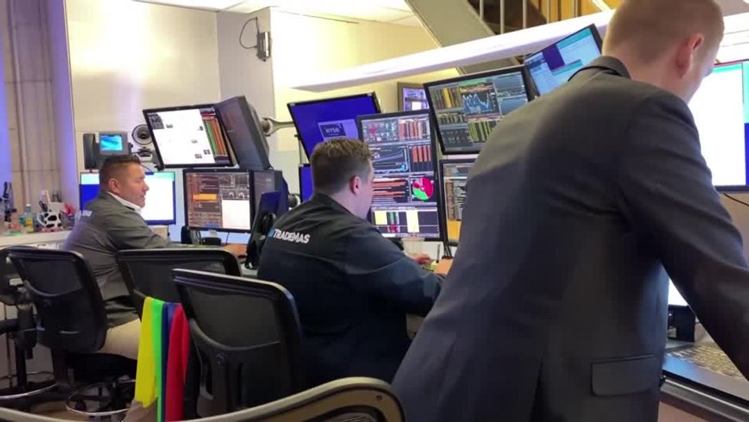 Wall Street ends sharply lower on mounting concerns over economy ...