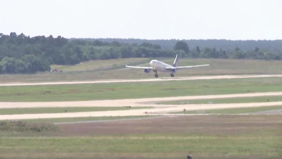 German Airport Strikes Expected to Disrupt 510,000 Passengers