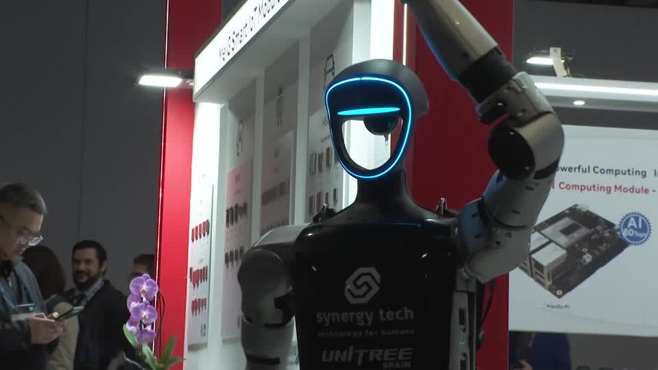 Up close with Unitree's $16,000 humanoid robot | Reuters