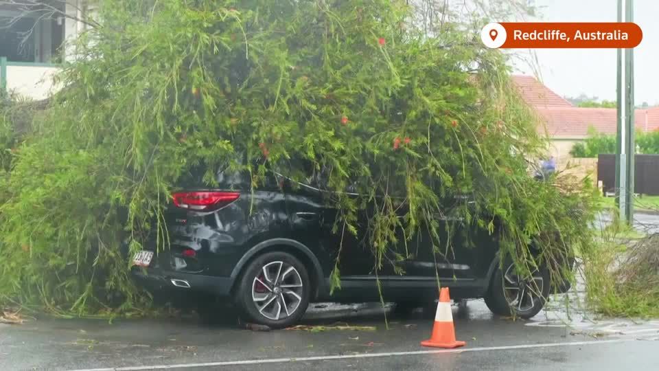 Storm leaves thousands of Queensland homes without power | Reuters