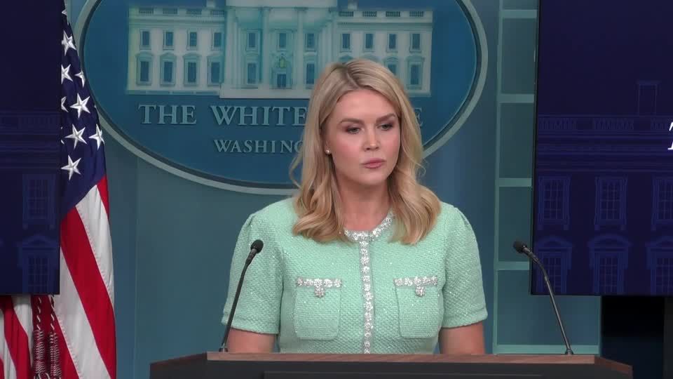 White House says US in period of 'economic transition' | Reuters