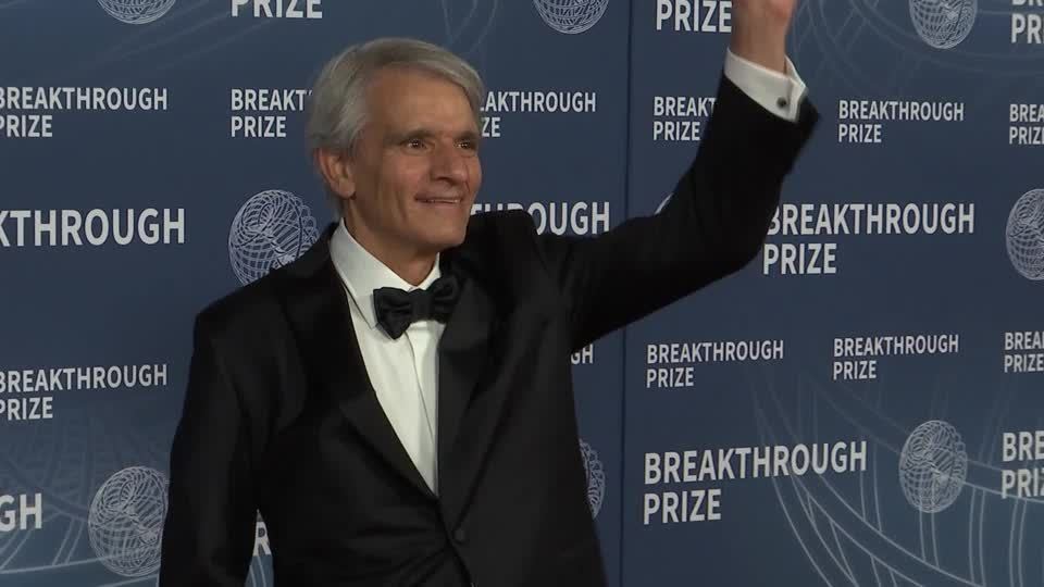 Stars, researchers address science funding at Breakthrough Awards | Reuters