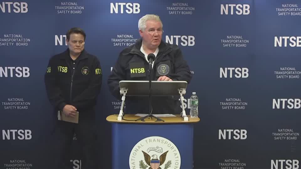 Six people 'removed from scene' of plane crash in upstate NY