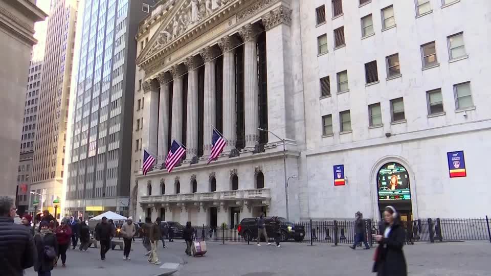 Wall Street choppy as Eli Lilly jumps, UnitedHealth plummets