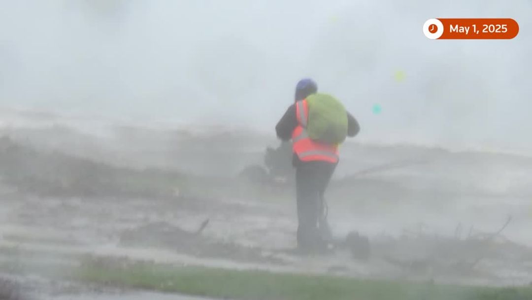 Wild weather in New Zealand disrupts flights, shutters schools | Reuters