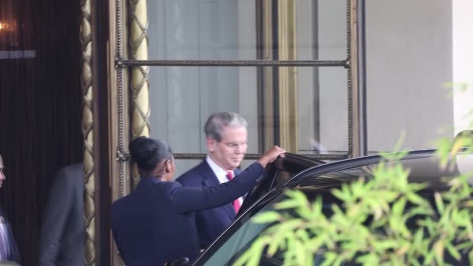 US and China pursue talks in Geneva over easing trade war