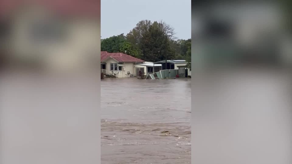 Eyewitness video shows flooding in Taree, Australia after heavy rain ...