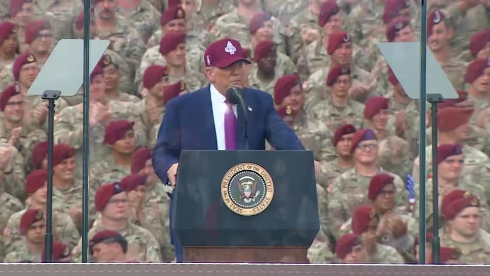 トランプ氏、陸軍基地で演説 「ロサンゼルスを解放する」 | ロイター