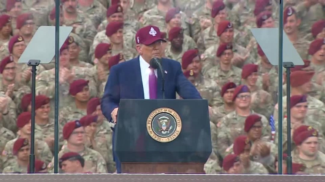 トランプ氏、陸軍基地で演説 「ロサンゼルスを解放する」 | ロイター