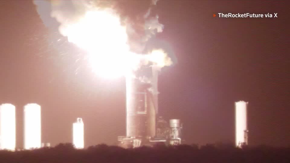 Eyewitness video shows moment SpaceX’s Starship 36 explodes | Reuters