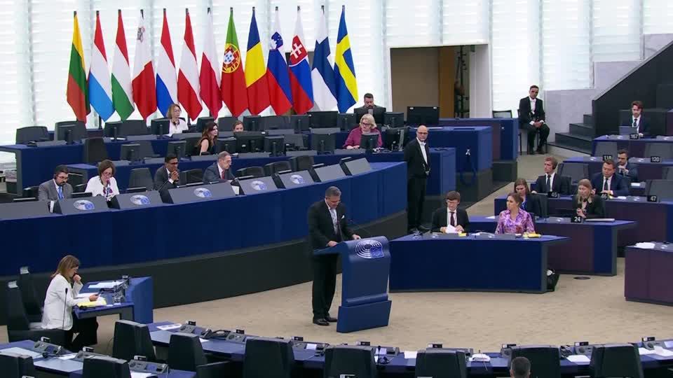 EU seeks trade deal with Trump this month, new tariff notices due | Reuters