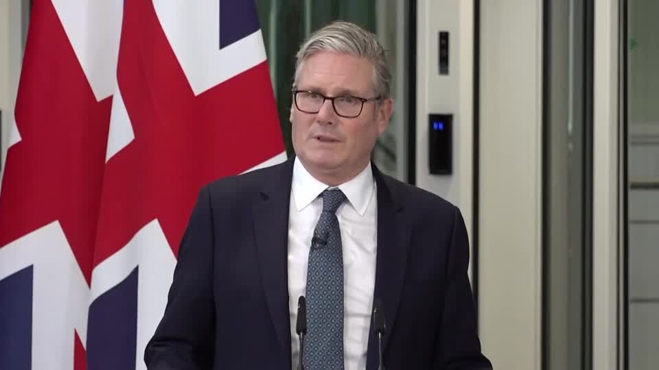 UK, France announce agreement on pilot migrant returns program | Reuters