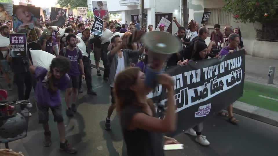 Protesters in Tel Aviv call for Israel to end hunger and Gaza war | Reuters