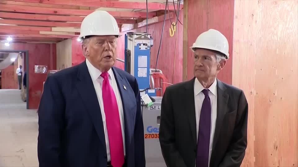 聞いていない」 パウエル議長、ＦＲＢ改修費巡るトランプ氏発言を即座に訂正 その場で利下げ要求も（字幕・25日） | ロイター