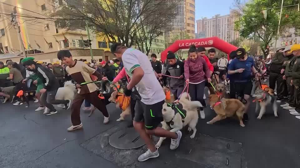 Dogs and owners join Bolivian police race for pet care awareness | Reuters