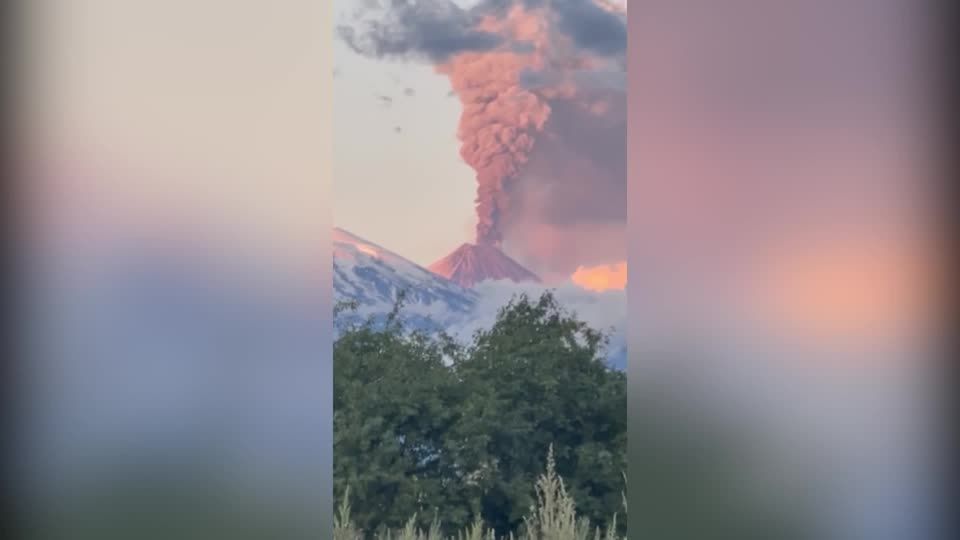 カムチャツカ半島で火山の噴火相次ぐ（字幕・6日） | Reuters