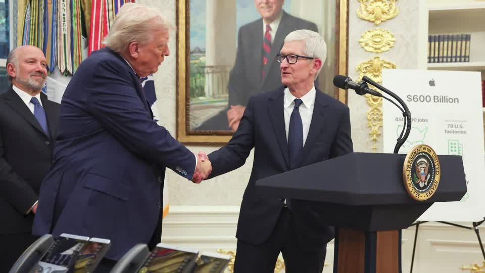 Apple adds fresh $100 billion to US investment pledge | Reuters