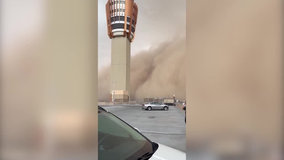アリゾナ州で大規模な砂嵐、空の便にも影響（字幕・26日） | ロイター