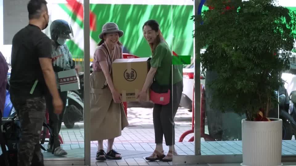 How the end of de minimis rule will hit US shoppers and businesses | Reuters