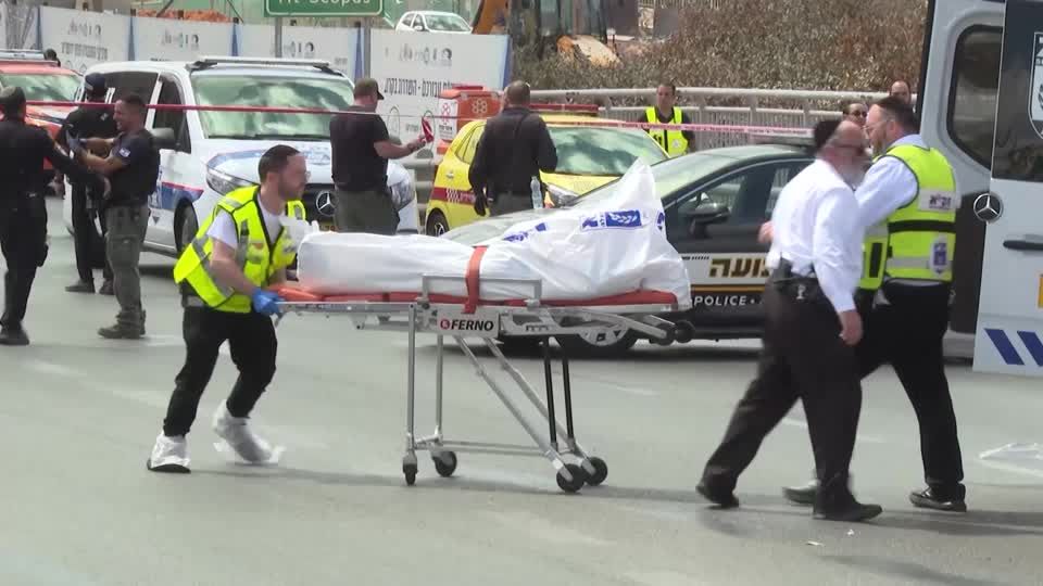 Palestinian gunmen kill six at Jerusalem bus stop | ロイター
