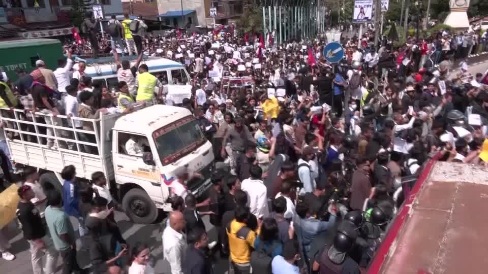 ネパールで、SNS禁止に抗議する「Z世代」デモ 19人死亡 （字幕・9