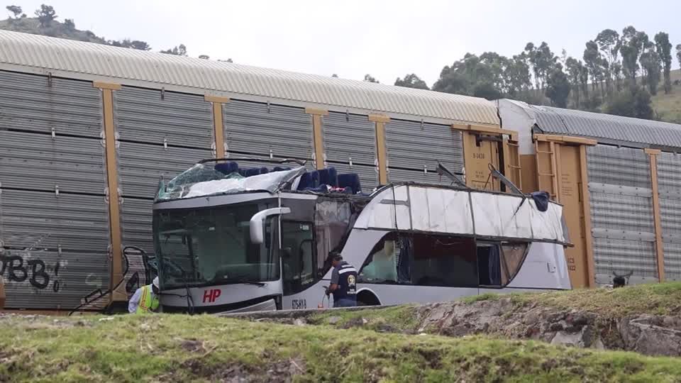 Mexican train hits double-decker bus in deadly crash | Reuters
