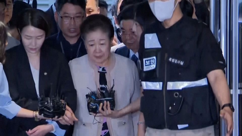 旧統一教会の韓鶴子総裁を聴取、前大統領巡る不正疑惑で韓国検察