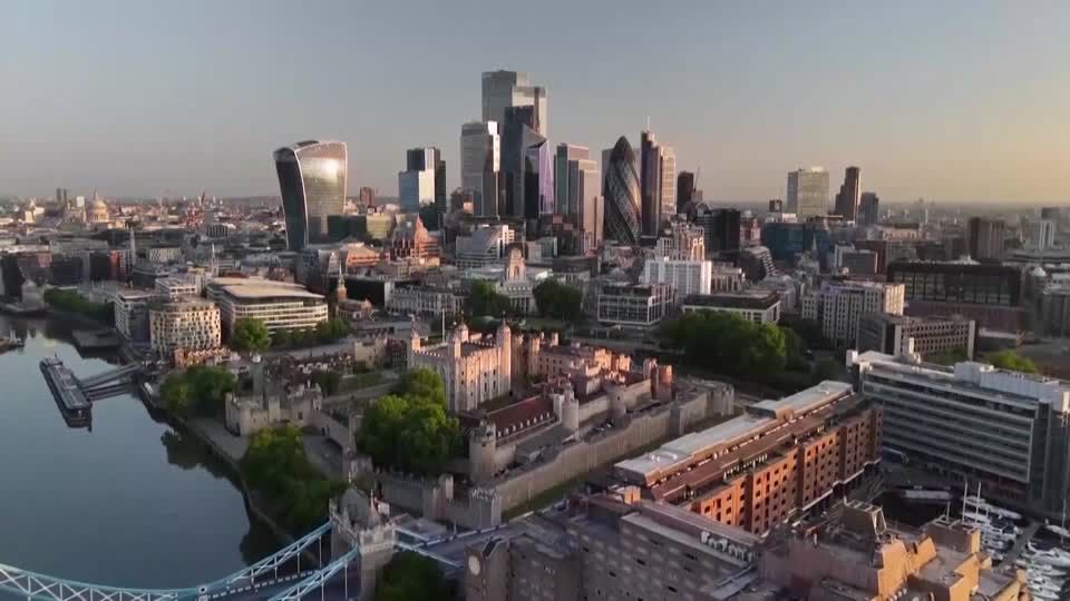 Bank of England slows pace of bond rundown, keeps rates steady