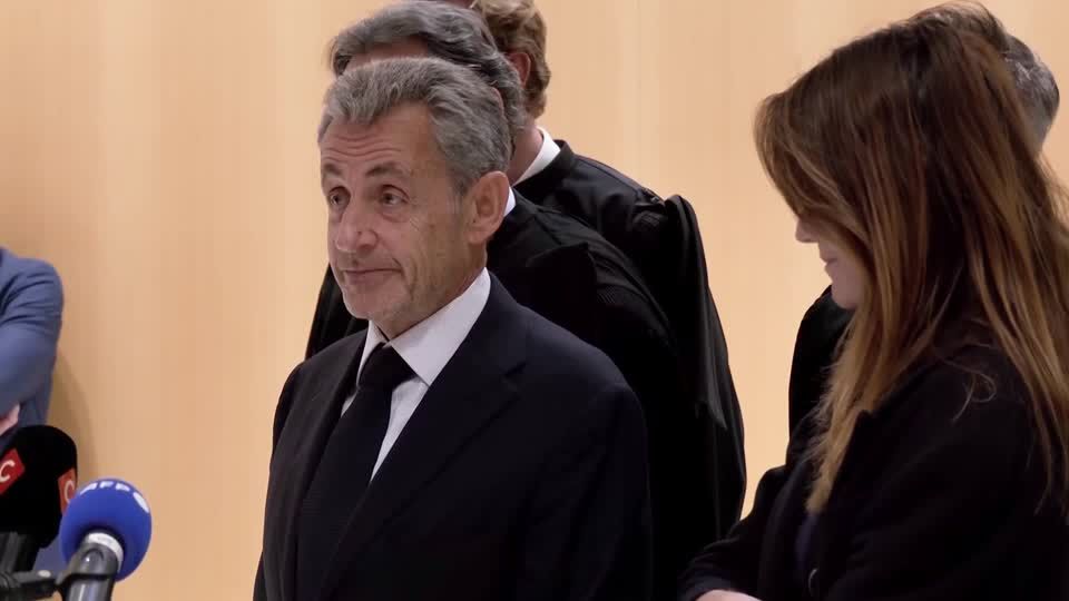 Former French President Sarkozy jailed over Libya trial | ロイター