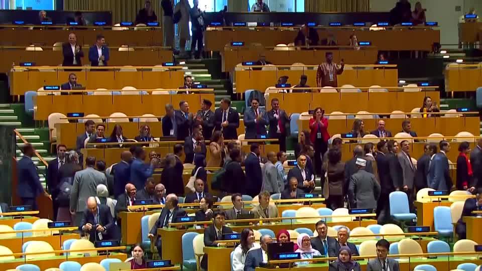 Delegates walk out as Netanyahu takes United Nations podium | Reuters