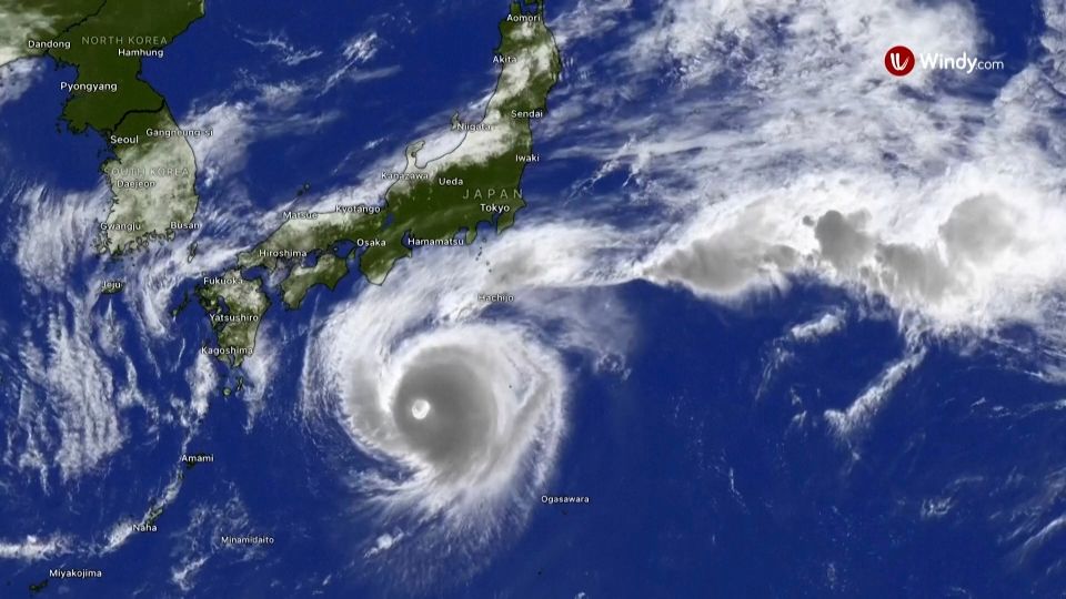 台風22号、伊豆諸島に接近 「経験のない暴風と高波の恐れ」 気象庁が