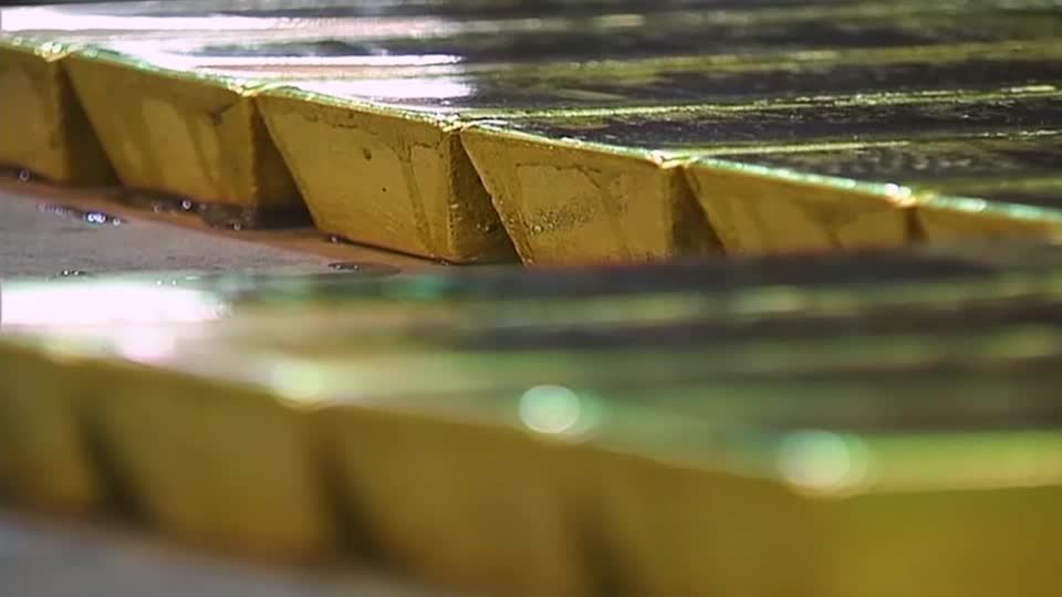 金が史上初の4000ドル突破、利下げ期待や不透明感の高まりで　高市氏の総裁選出も一因と専門家（字幕・8日）