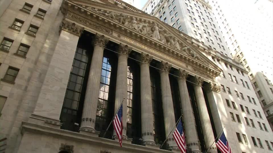 Wall Street closes lower, pausing rally as earnings approach | Reuters