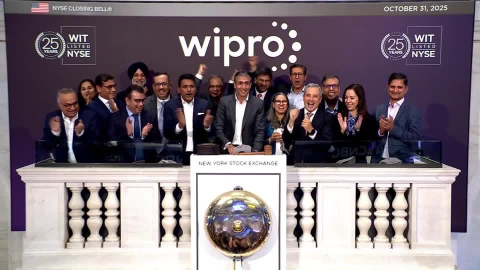 Wall Street stocks end higher on Amazon boost | Reuters