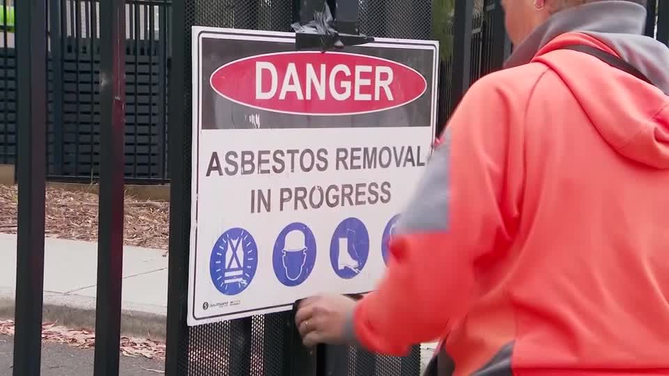 Asbestos scare forces schools in Australia, New Zealand to close | Reuters