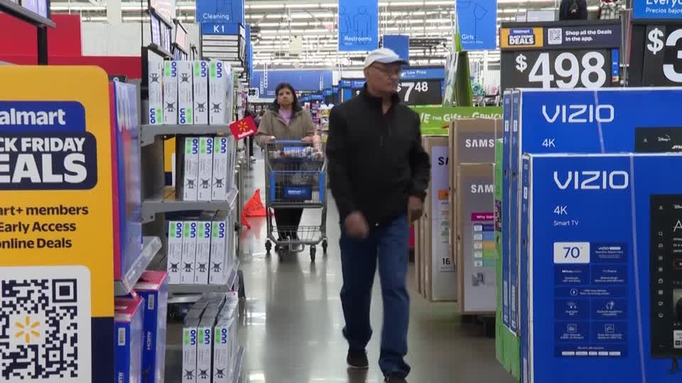 Record US Black Friday crowds to find fewer bargains amid high prices ...