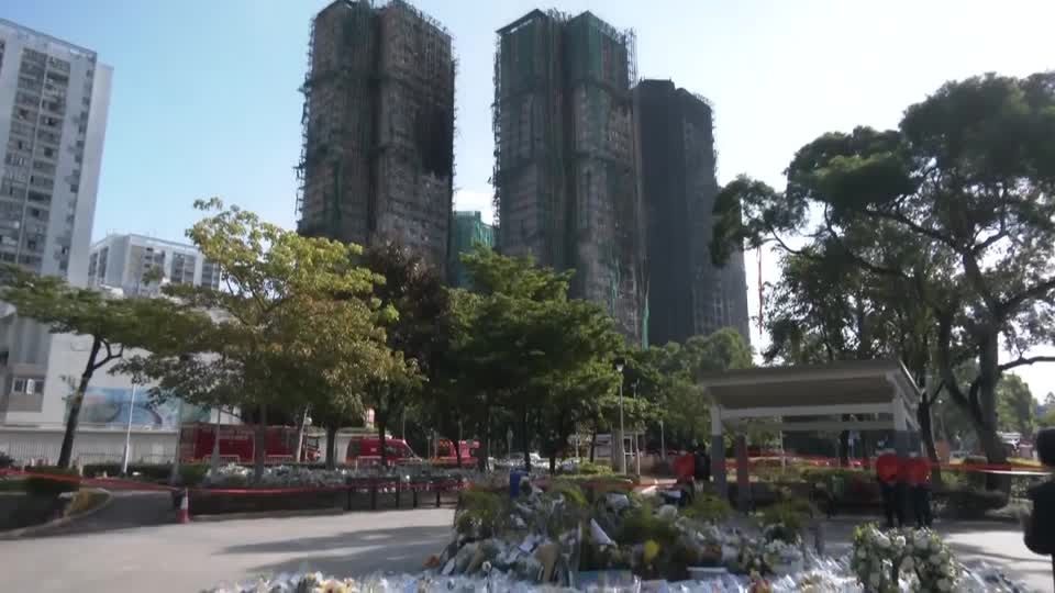 香港、火災調査で独立委設置へ 死者156人・30人程度が不明 | ロイター