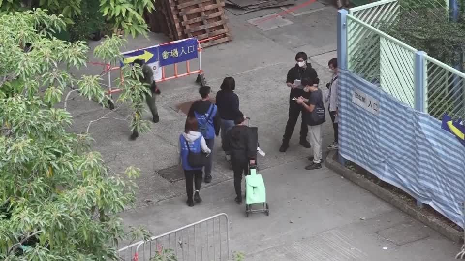 香港大規模火災、死者159人・不明31人 修繕住宅の防護ネット撤去へ