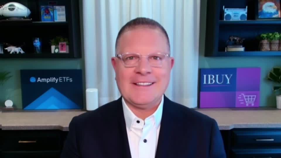 Inside ETFs: Where's the smart money this holiday shopping season?