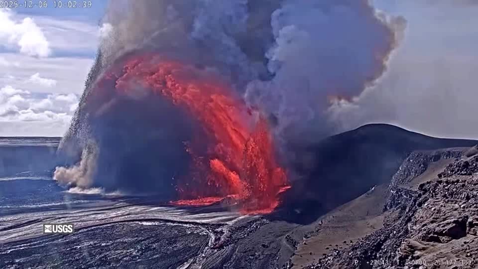 噴火で観測カメラが破壊される瞬間、ハワイのキラウエア火山（字幕・7