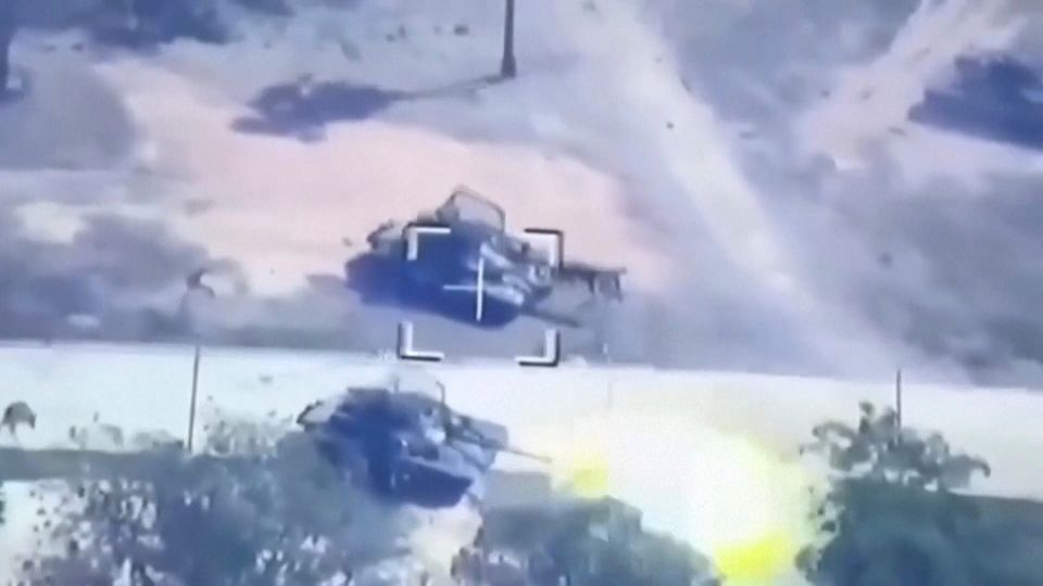 タイ・カンボジアで再び武力衝突 戦車砲撃も、トランプ氏仲介の停戦揺らぐ（字幕・9日） | Reuters