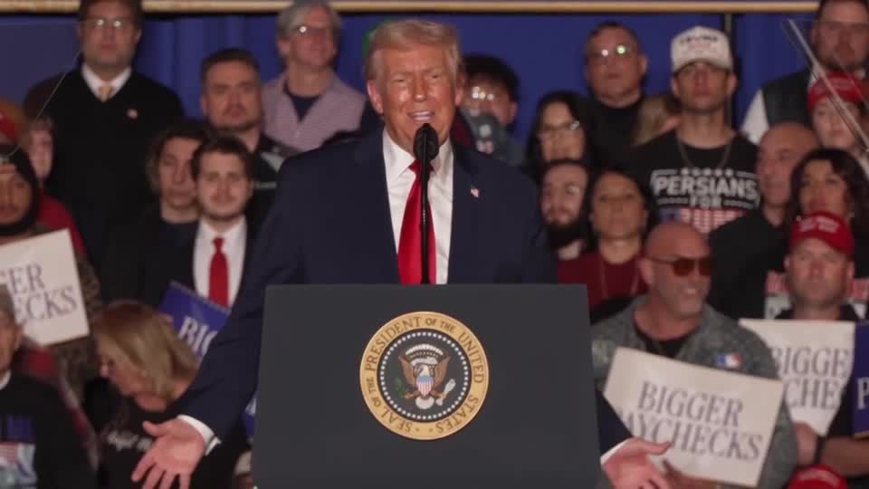 Trump defends economic record at Pennsylvania rally | Reuters