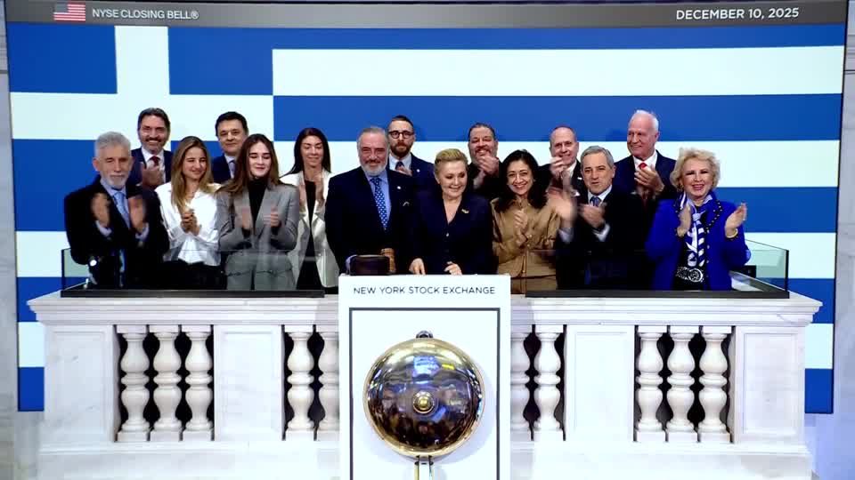 Wall Street indexes rally after Fed cuts interest rates | Reuters