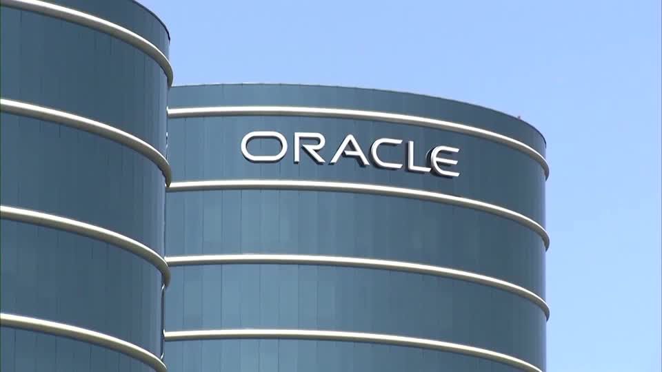 Oracle stock slump 'justified' amid AI bubble fears, says expert | Reuters